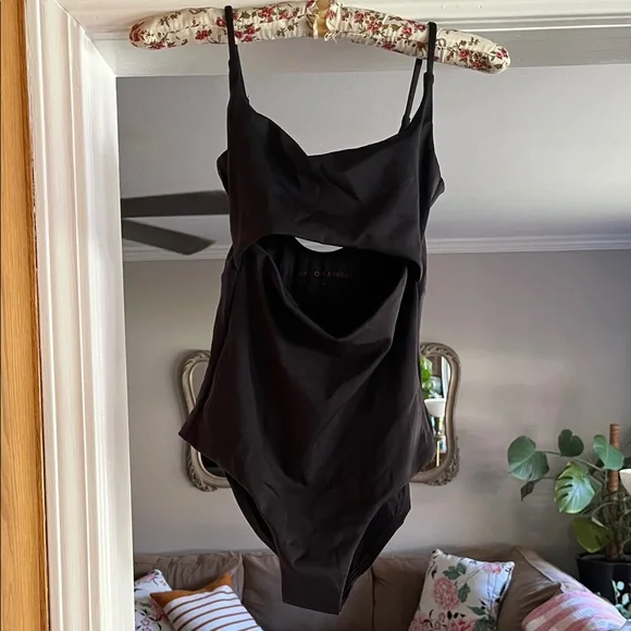 Black Peak Suit medium - Picture 2 of 4